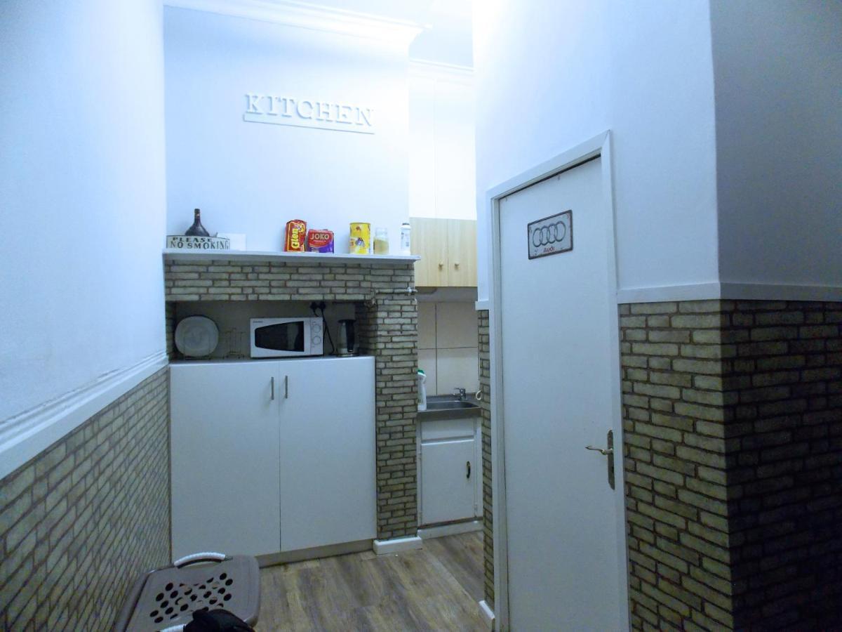 Trap Houz Backpackers Hostel เคปทาวน์ ภายนอก รูปภาพ