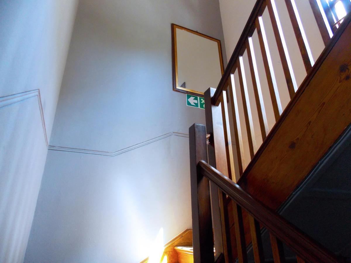 Trap Houz Backpackers Hostel เคปทาวน์ ภายนอก รูปภาพ