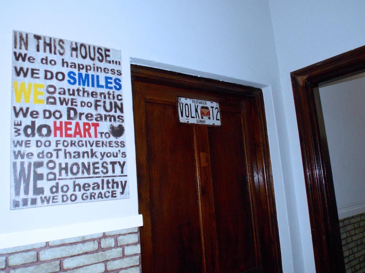 Trap Houz Backpackers Hostel เคปทาวน์ ภายนอก รูปภาพ