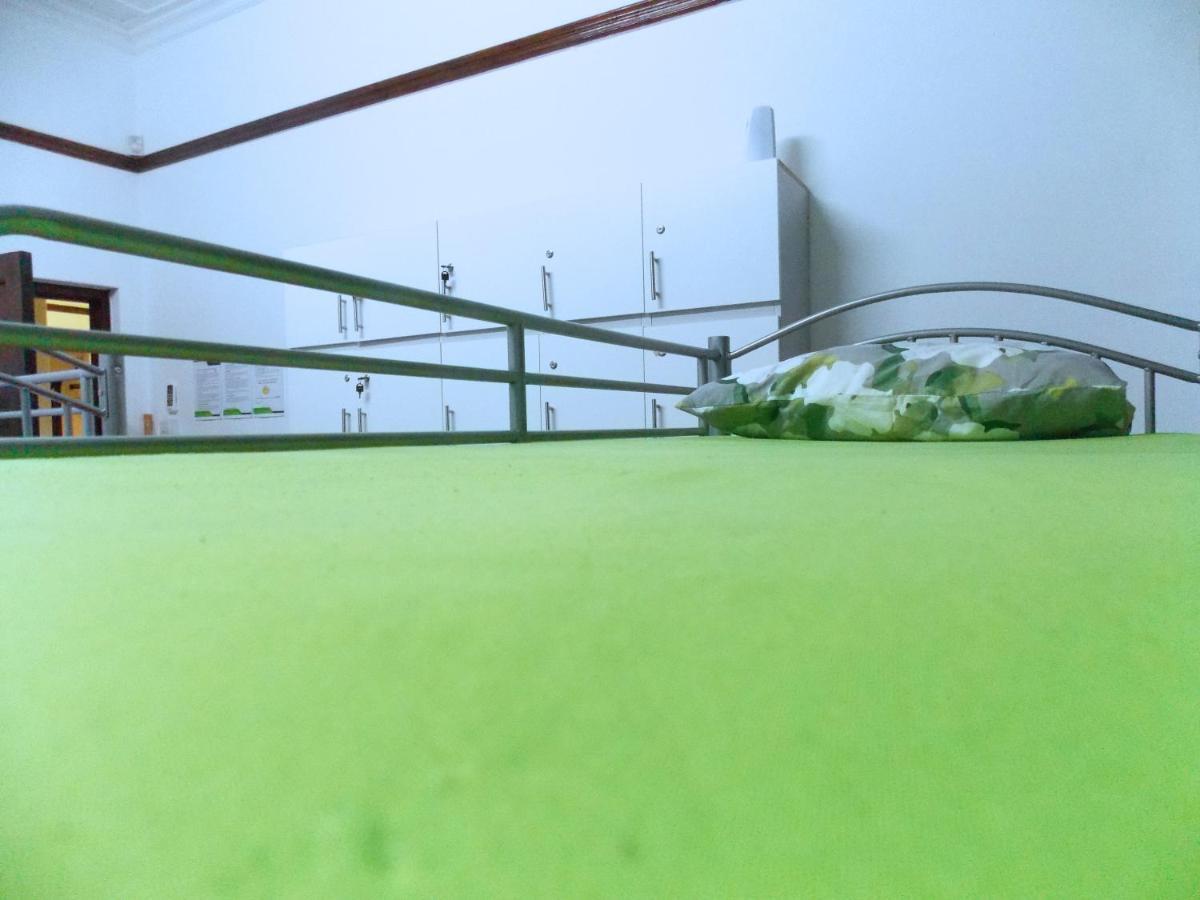 Trap Houz Backpackers Hostel เคปทาวน์ ภายนอก รูปภาพ