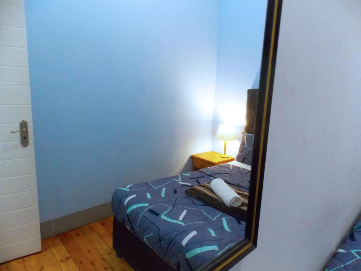 Trap Houz Backpackers Hostel เคปทาวน์ ภายนอก รูปภาพ