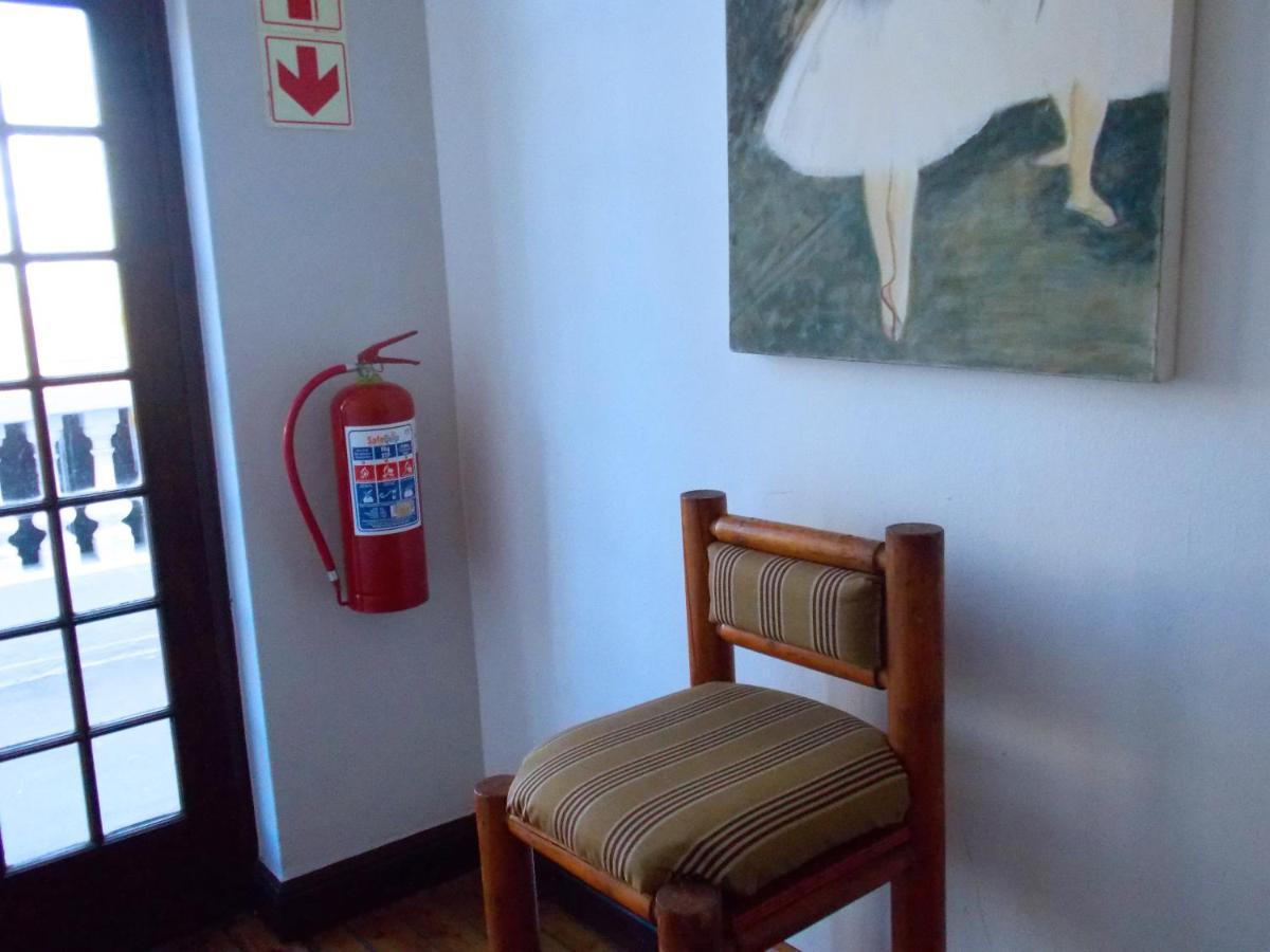 Trap Houz Backpackers Hostel เคปทาวน์ ภายนอก รูปภาพ