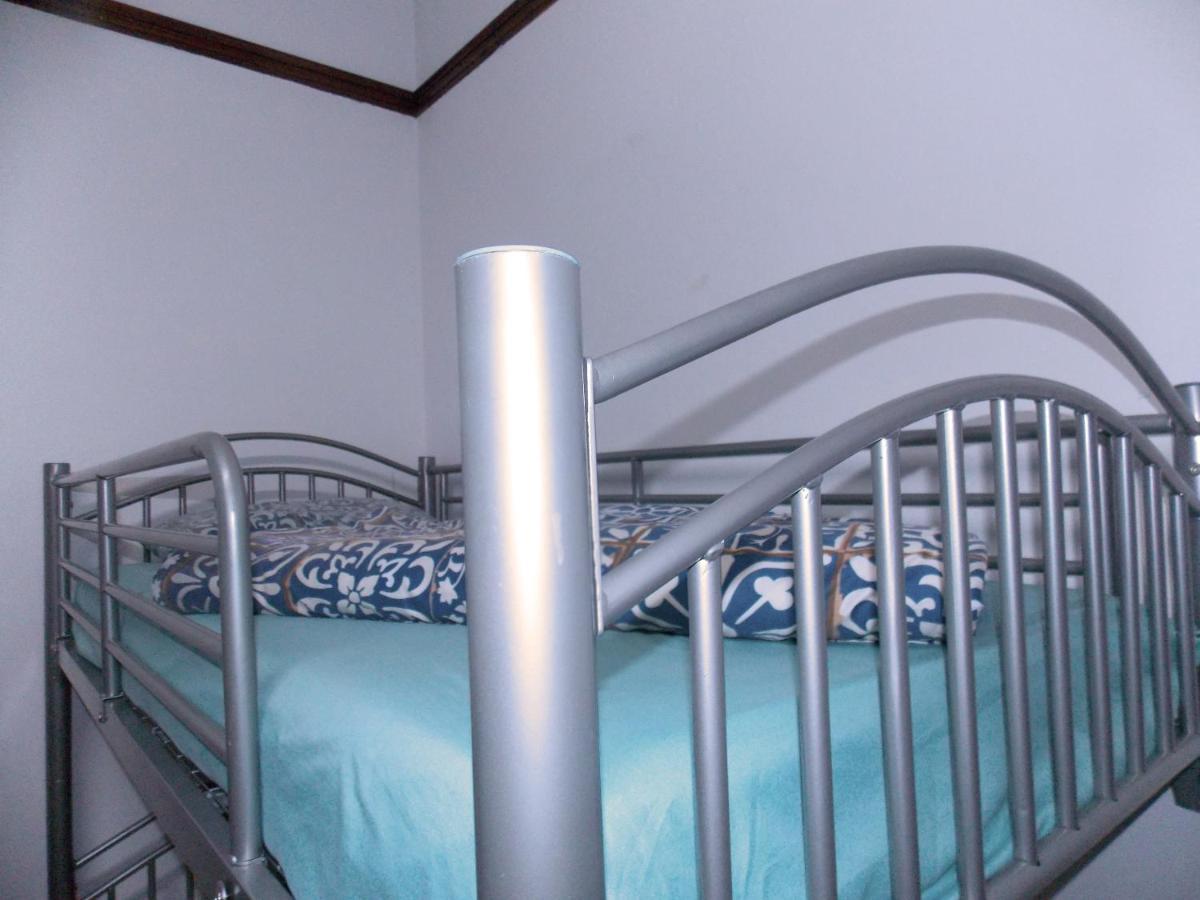 Trap Houz Backpackers Hostel เคปทาวน์ ภายนอก รูปภาพ