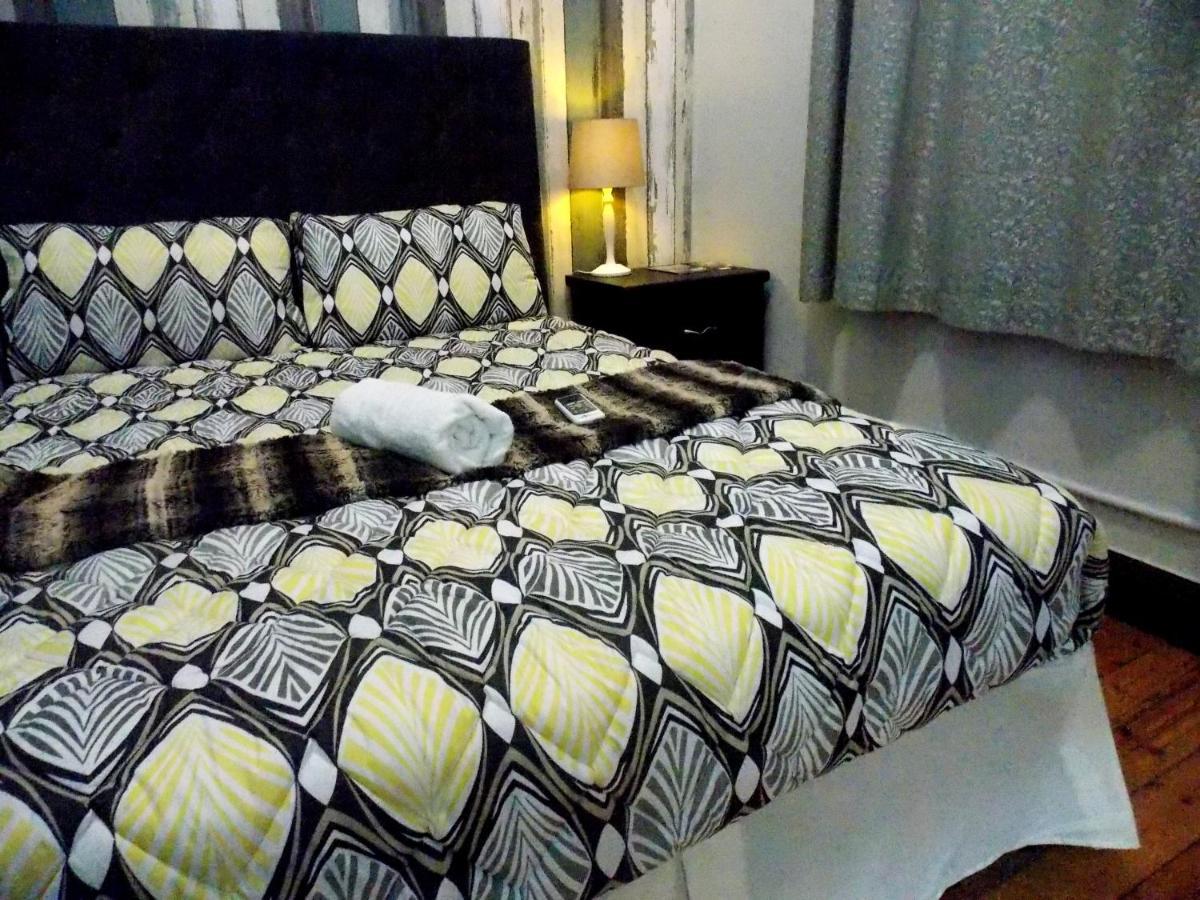 Trap Houz Backpackers Hostel เคปทาวน์ ภายนอก รูปภาพ
