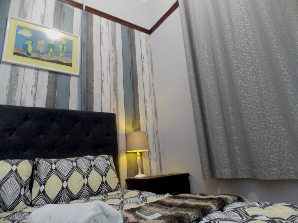 Trap Houz Backpackers Hostel เคปทาวน์ ภายนอก รูปภาพ